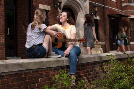 behavioral-science Students outside on Drury's campus.